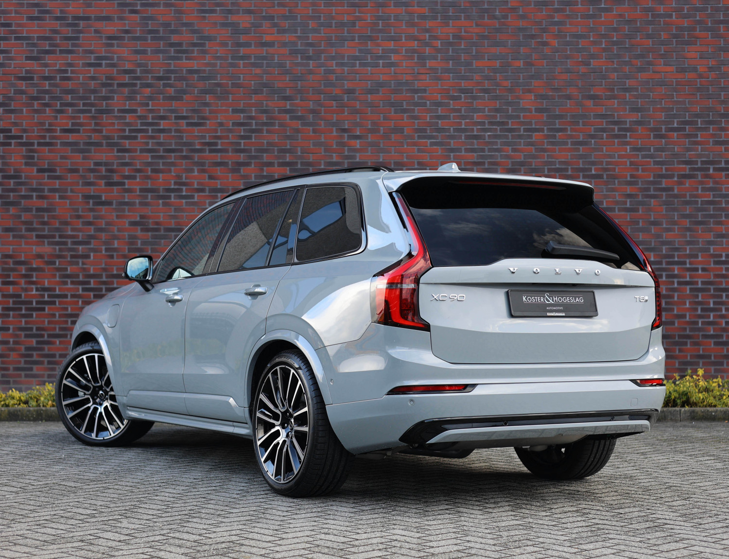 Volvo XC90 T8 AWD Ultra Dark