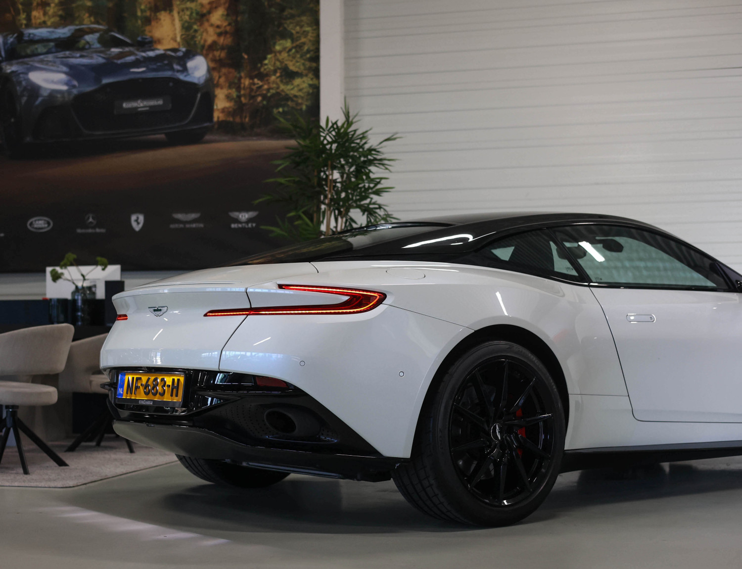 Aston Martin DB11 5.2 V12
