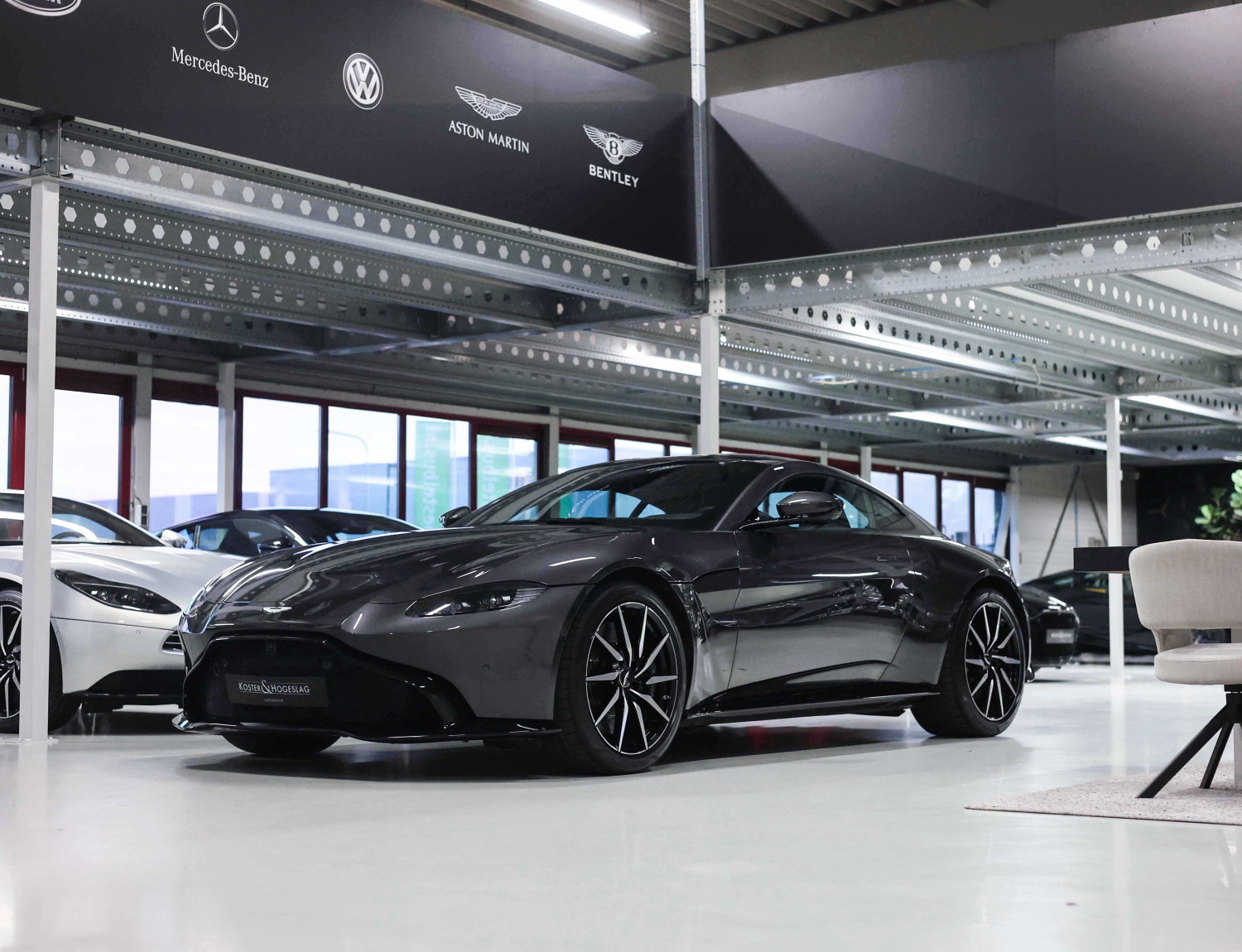 Aston Martin Vantage 4.0 V8