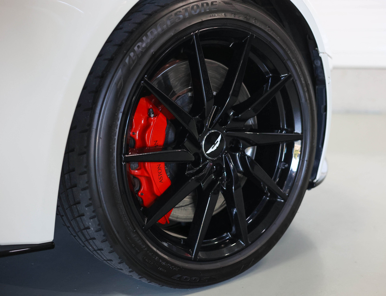 Aston Martin DB11 5.2 V12