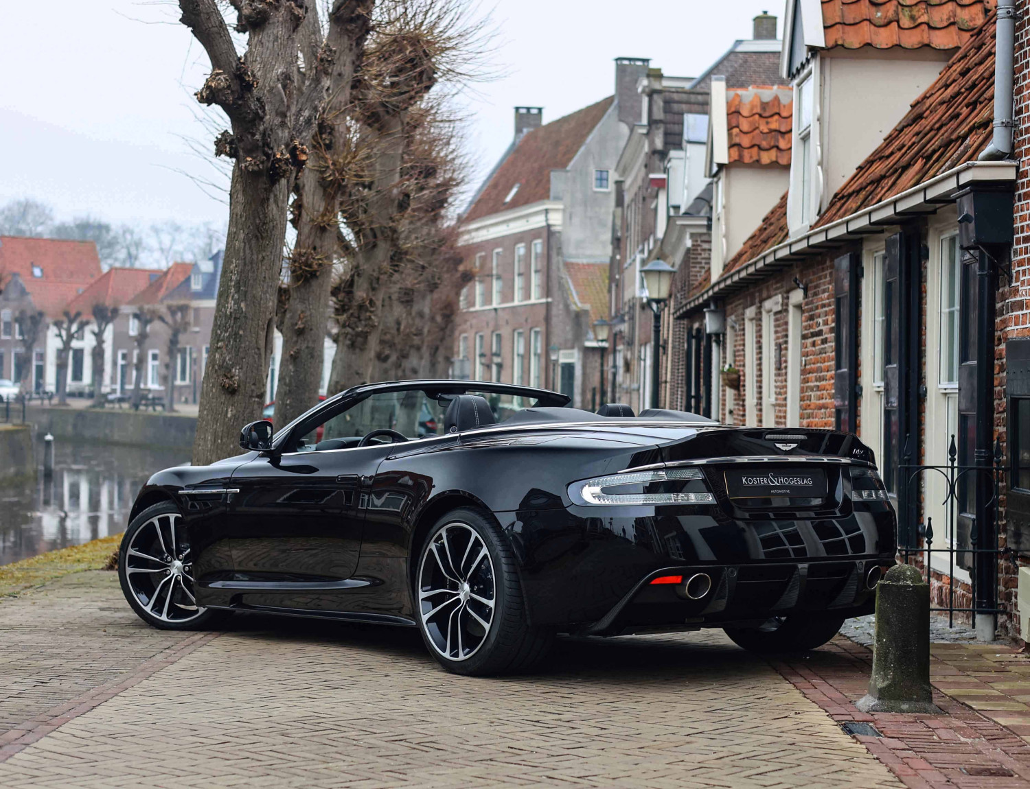 Aston Martin DBS Volante 6.0 V12 Carbon Black Edition