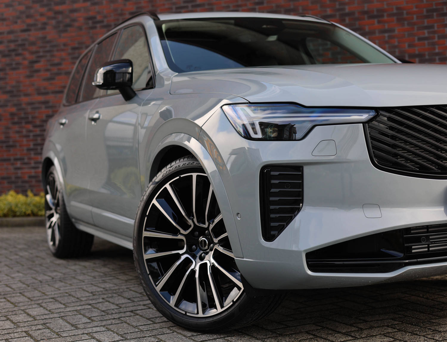 Volvo XC90 T8 AWD Ultra Dark