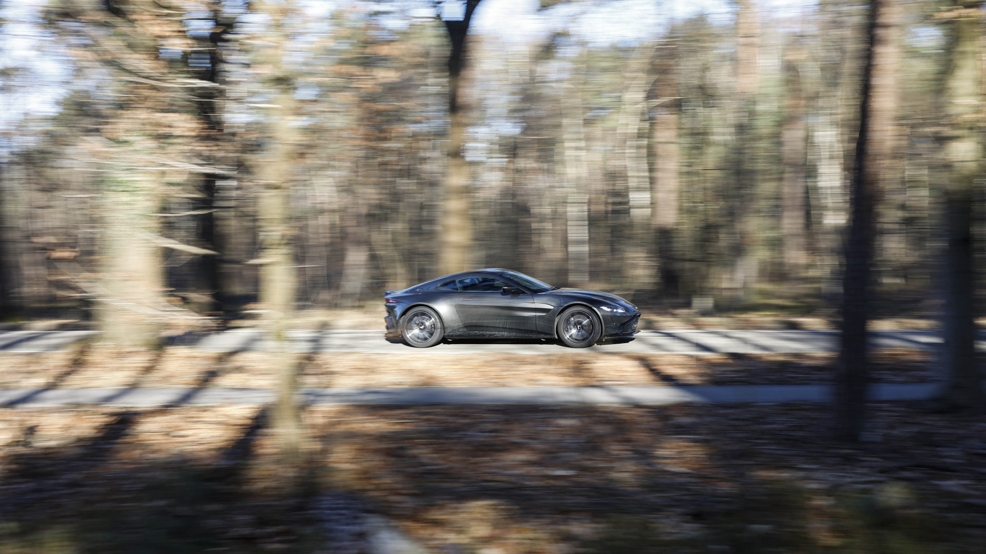 Aston Martin Vantage 4.0 V8